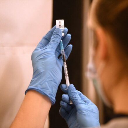 Arī piektdien mazinājušies Covid-19 vakcinācijas tempi – sapotēti 2660 cilvēki
