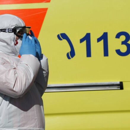 Liepājas slimnīcā Covid-19 pacientu pieplūduma dēļ lemj par atsevišķu nodaļu slēgšanu