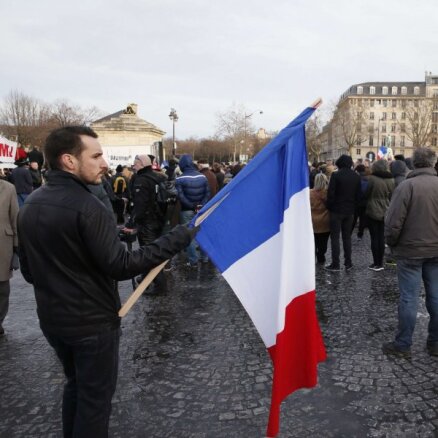 Парижане вышли на демонстрацию, требуя запретить FEMEN
