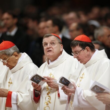 Ватикан скопировал биографии кардиналов из Википедии