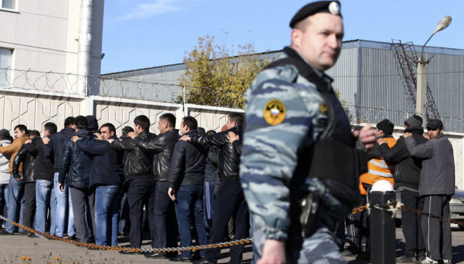 Овощебаза в Бирюлевo: задержаны 1200 мигрантов и найдено оружие