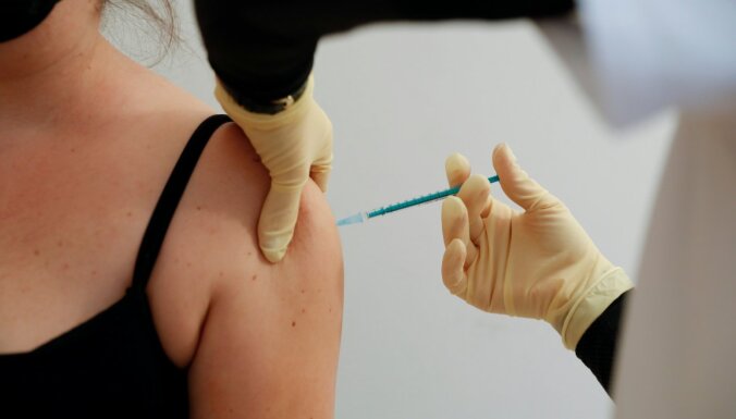 Līdz ar 'Janssen' vakcīnu pret Covid-19 pieejamību vairākos vakcinācijas punktos veidojas rindas