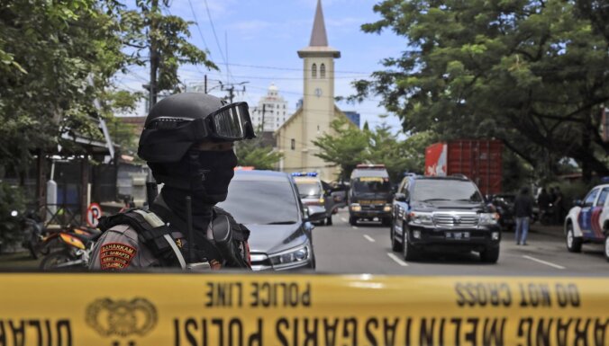 Смертник на мотоцикле устроил взрыв у католической церкви в Индонезии