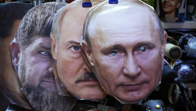 Ukrainā aicina Lukašenko neklausīties 'Putina mauzoleja' potenciālajos klientos