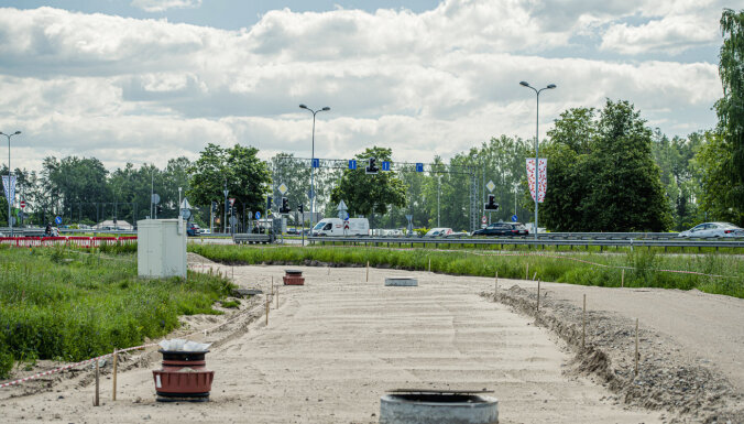 ФОТО: В аэропорту "Рига" второй год возводят железнодорожную станцию Rail Baltica
