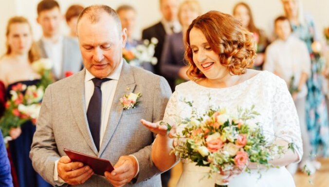 Pasakainas kāzas un bēbīši: slaveno latviešu mīlas prieki