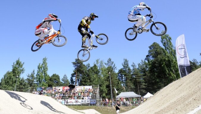 Nīderlandieši pārliecinoši dominē Eiropas BMX čempionātā Valmierā