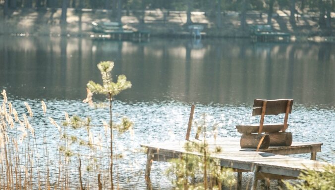 Rāma pastaiga, nesteidzīga atpūta un ūdens: 25 idejas brīvdienām pie Latvijas ezeriem