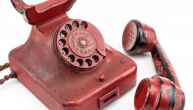 Izsolē ASV pārdos Hitlera telefonu
