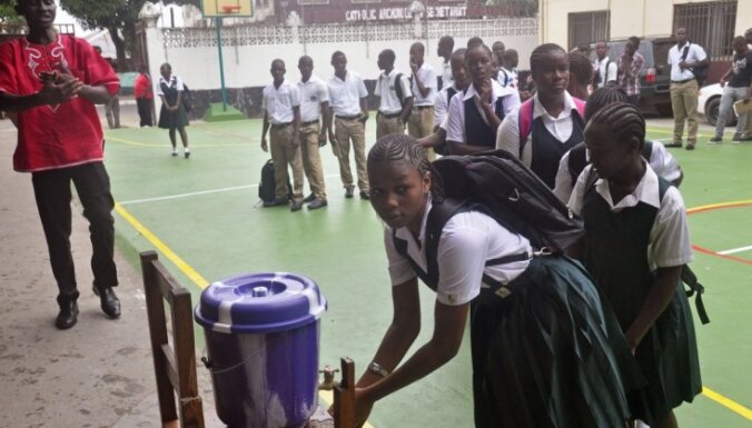Libērijā atver Ebolas vīrusa dēļ jau pusgadu slēgtās skolas