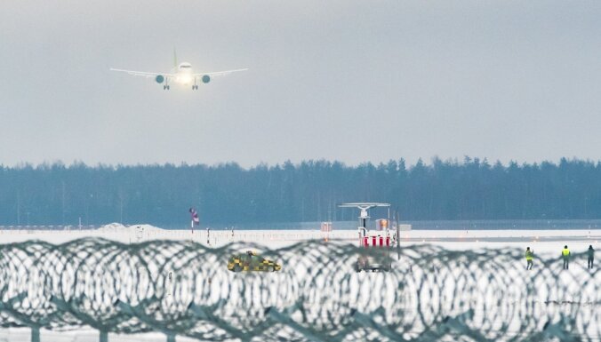 Stiprās snigšanas dēļ ietekmēti vismaz 2500 'airBaltic' pasažieru lidojumi