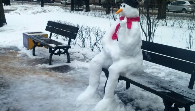 Slēpo vai uzvēli sniegavīru – Parādi 'Delfi Aculieciniekam', kā izbaudi ziemu!