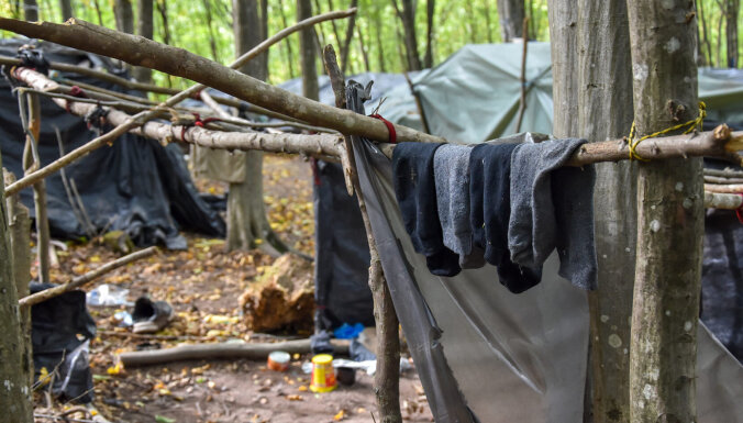 Беженцы на латвийской границе и кредит на строительство дома. Лучшие материалы Delfi plus за неделю