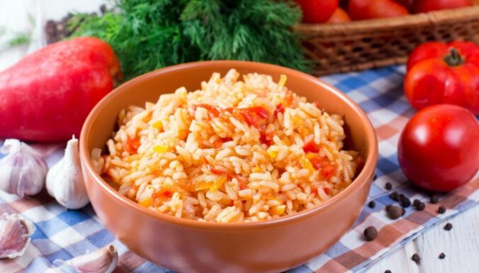 Veģetārs rīsu sautējums ar dārzeņiem
