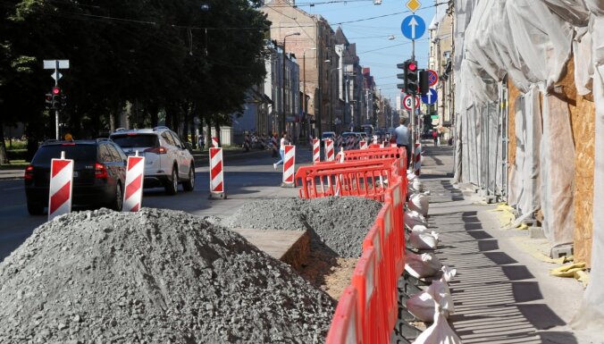 Foto: Sāk trīs miljonus eiro vērto Čaka ielas remontu