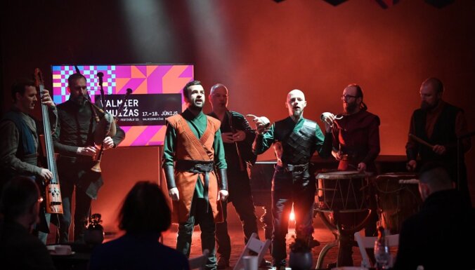 Foto: Grupa 'Auļi' ieskandina jauno albumu un Valmiermuižas etnofestivālu