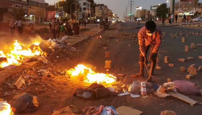 Sudānas iedzīvotāji bloķē ceļus; protestē pret demonstrantu nogalināšanu