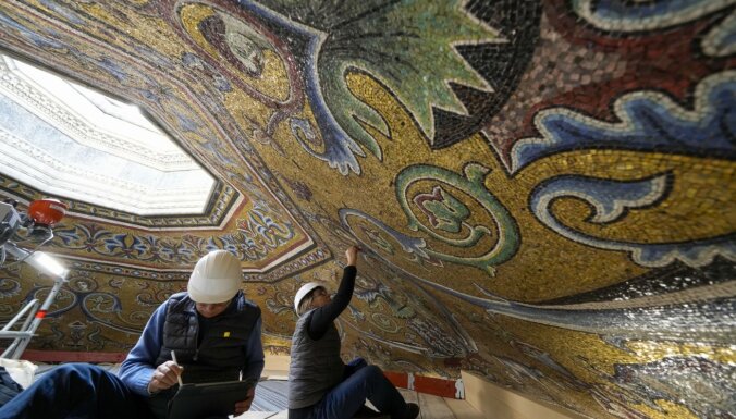 ФОТО. Во Флоренции "чинят" древнюю мозаику и это — редкий шанс залезть и увидеть ее на расстоянии вытянутой руки
