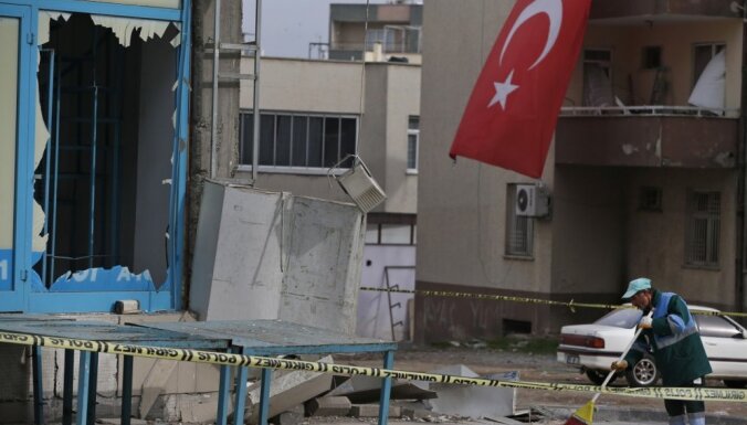 Sīrijas kurdu kaujinieki raida četras raķetes pret pilsētu Turcijas dienvidos