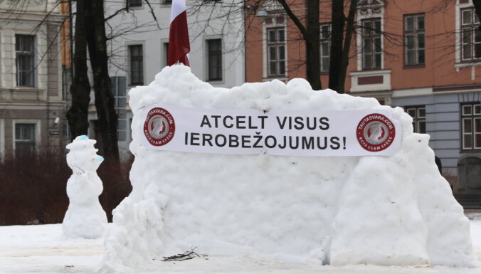 Сезонная болезнь? Как Латвия дозревала до решения о снятии "ковидных" ограничений