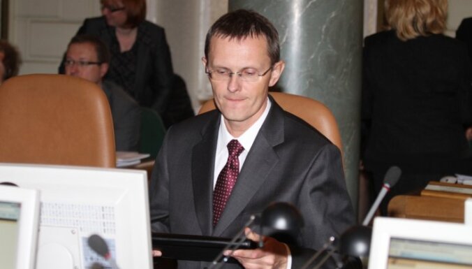 Finanšu ministrs atstādina Vaškeviču no amata