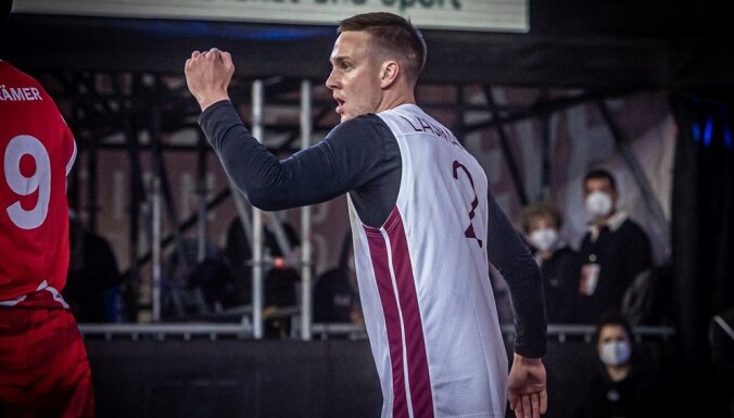 Latvijas 3x3 basketbola izlase nonāk uzvaras attālumā no olimpiskās ceļazīmes izcīnīšanas