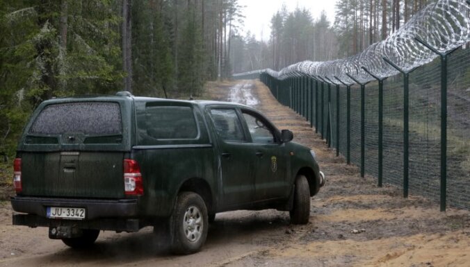 Tiesa uzdod robežsardzei pieņemt patvēruma meklētāju iesniegumus