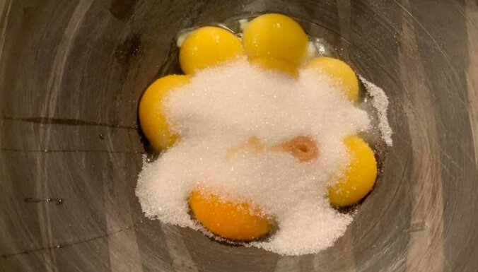 Fotorecepte: Vijas Kilblokas putukrējuma rulete ar saldētām ogām