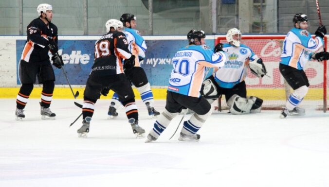 Šosezon Latvijas hokeja virslīgā spēlēs deviņas komandas