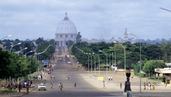 Āfrikas Vatikāns: lielākā katoļu baznīca pasaulē atrodas džungļos