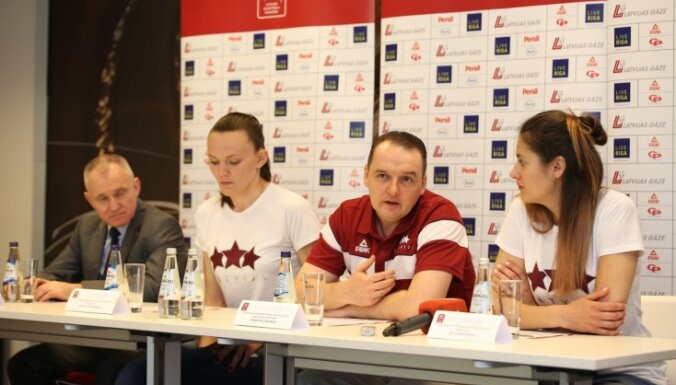 Latvijas sieviešu basketbola izlases galvenais treneris akcentē komandas saliedētību un raksturu
