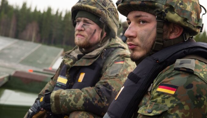 Украина официально запросила у Германии оружие и военную технику