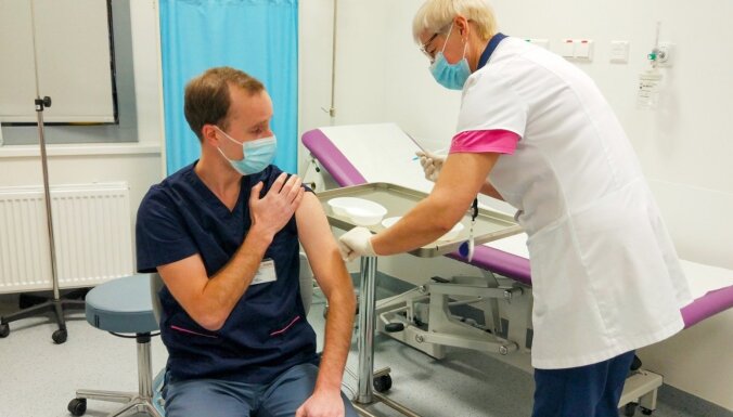 'Gribēju mazināt aizspriedumus', saka Covid-19 vakcīnas saņēmējs Jānis Vētra
