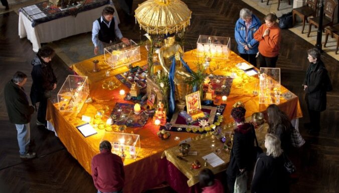 Trīs dienas Rīgā būs apskatāma izstāde 'Senas un svētas budisma relikvijas'