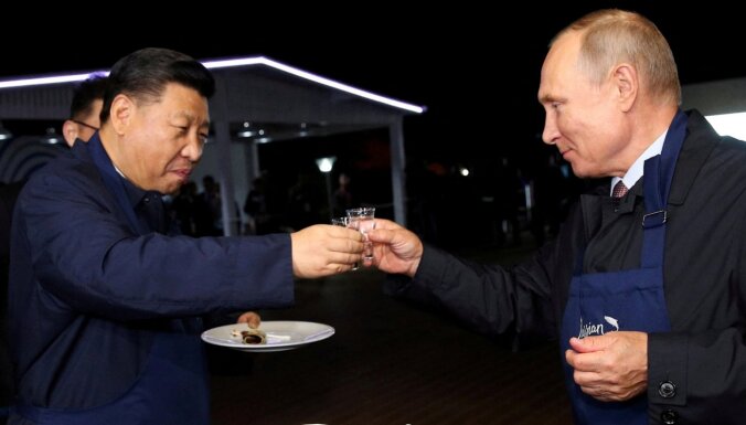 Ķīnas līderis Sji nākamajā nedēļā Maskavā apraudzīšot Putinu, ziņo 'Reuters'