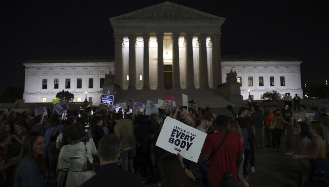 ASV Augstākā tiesa varētu lemt par abortu tiesību ierobežošanu, liecina nopludināts dokuments
