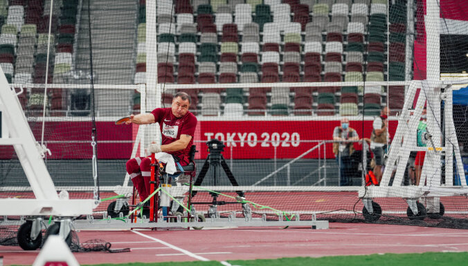 Apinis pēc konkurenta rezultāta anulēšanas tiek pie bronzas Tokijas paralimpiskajās spēlēs