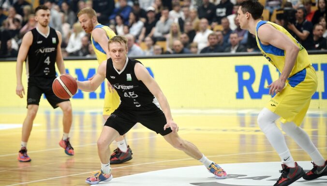 'VEF Rīga' rindās turpinās spēlēt Ukrainas izlases basketbolists Zotovs