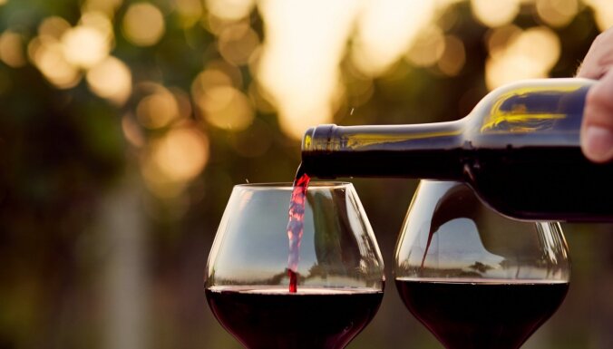 Alus, degvīns, vīns, liķieri: kurš alkoholiskais dzēriens ir visnekaitīgākais?