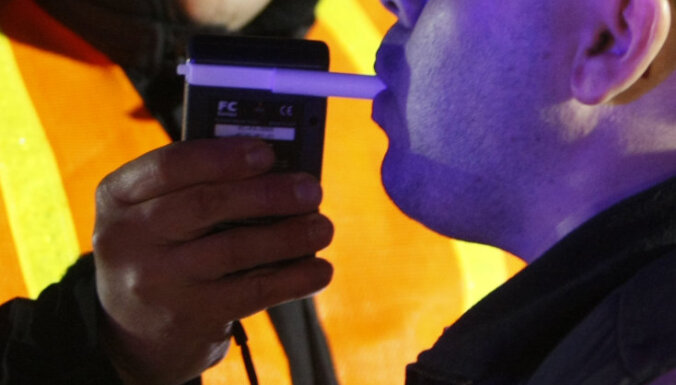 Par 1000 eiro kukuli policistiem dzērājšoferis tiek pie kriminālprocesa