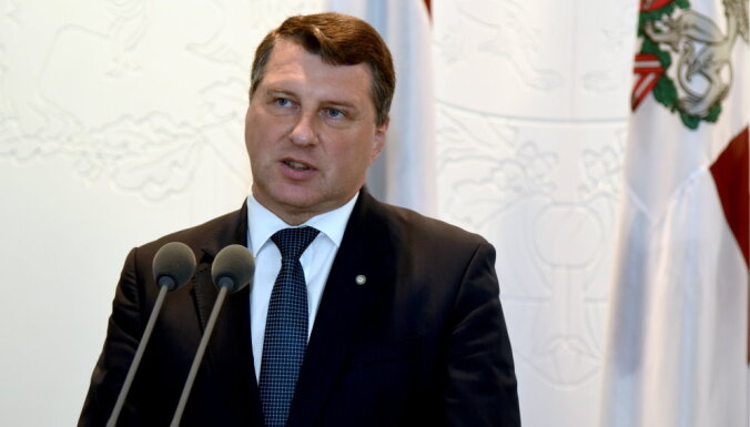 Вейонис: перевод на обучение только на латышском языке должен быть постепенным