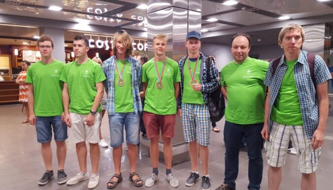 Latvijas vidusskolēni starptautiskā fizikas olimpiādē izcīna trīs bronzas medaļas