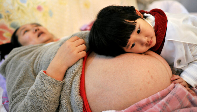 В Китае семьям разрешили иметь трех детей