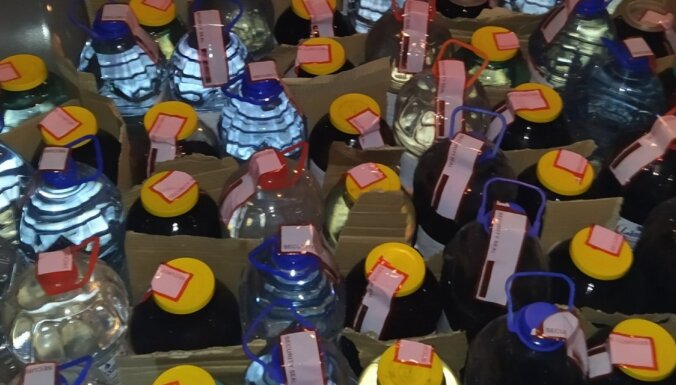 ФОТО. Полиция изъяла более 800 литров нелегального алкоголя и 11 000 сигарет