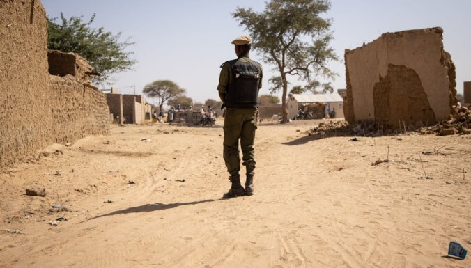 Burkinafaso uzbrucēji pie baznīcas nogalinājuši 24 cilvēkus