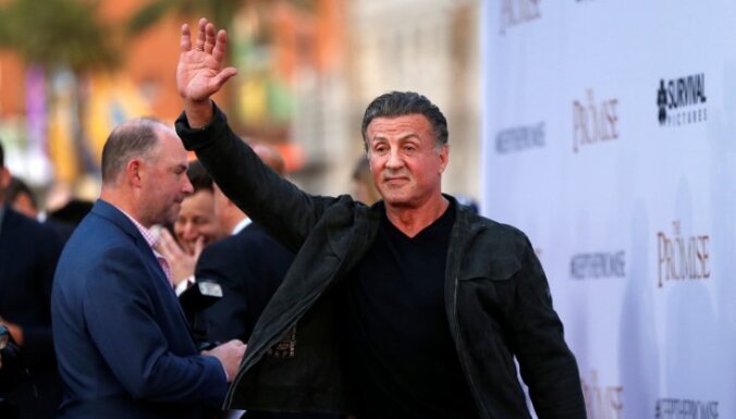 Stallone ierauts seksuālās vardarbības skandālā; aktieris apsūdzību noraida