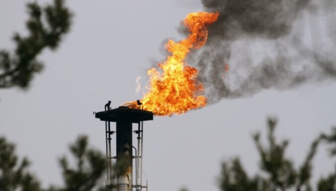 Nākamais trieciens naftas cenām varētu nākt no Krievijas 'samovariem', brīdina analītiķi