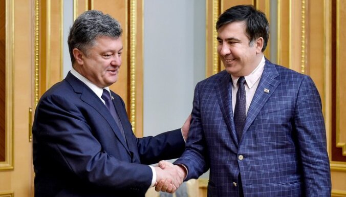 Порошенко снял Саакашвили с поста губернатора и с должности своего советника