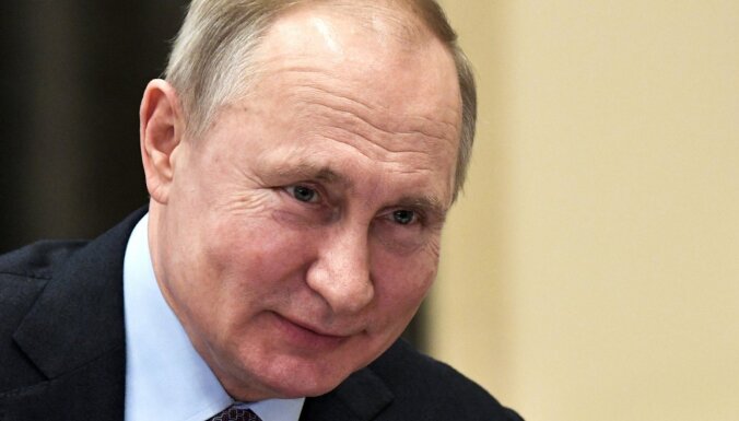 Krievijas konstitūcijā rosina ieviest amatu 'augstākais valdnieks'