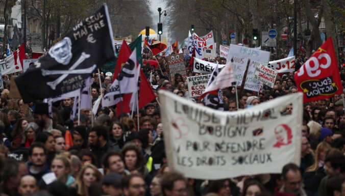 Сотни тысяч человек протестуют против пенсионной реформы во Франции